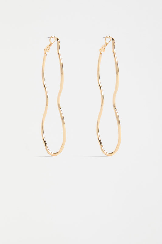The Svel Long Hoop Earring features a dramatically elongated curved design in fine, lightweight metal for a bold yet refined statement | GOLD
