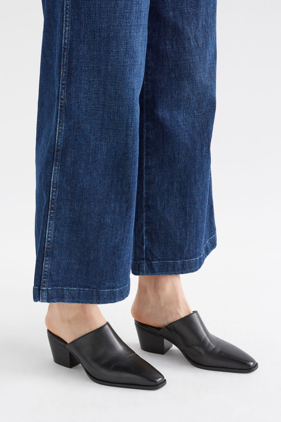 Elis Square Toed Leather Heeled Mule Model Angled Front | BLACK