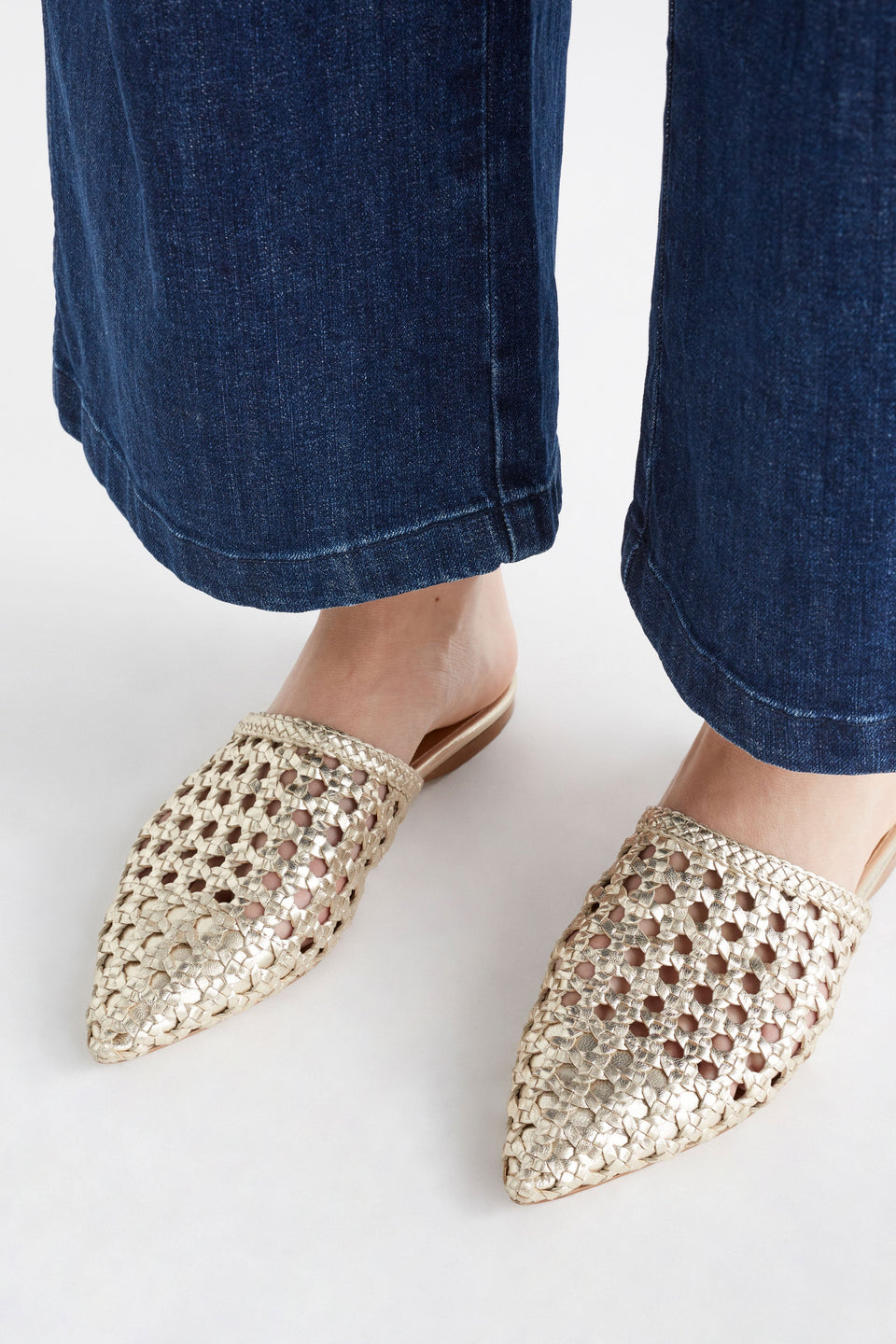 Lyd Woven Metallic Flat Pointed Toe Mule Model Angled Front detail | GOLD
