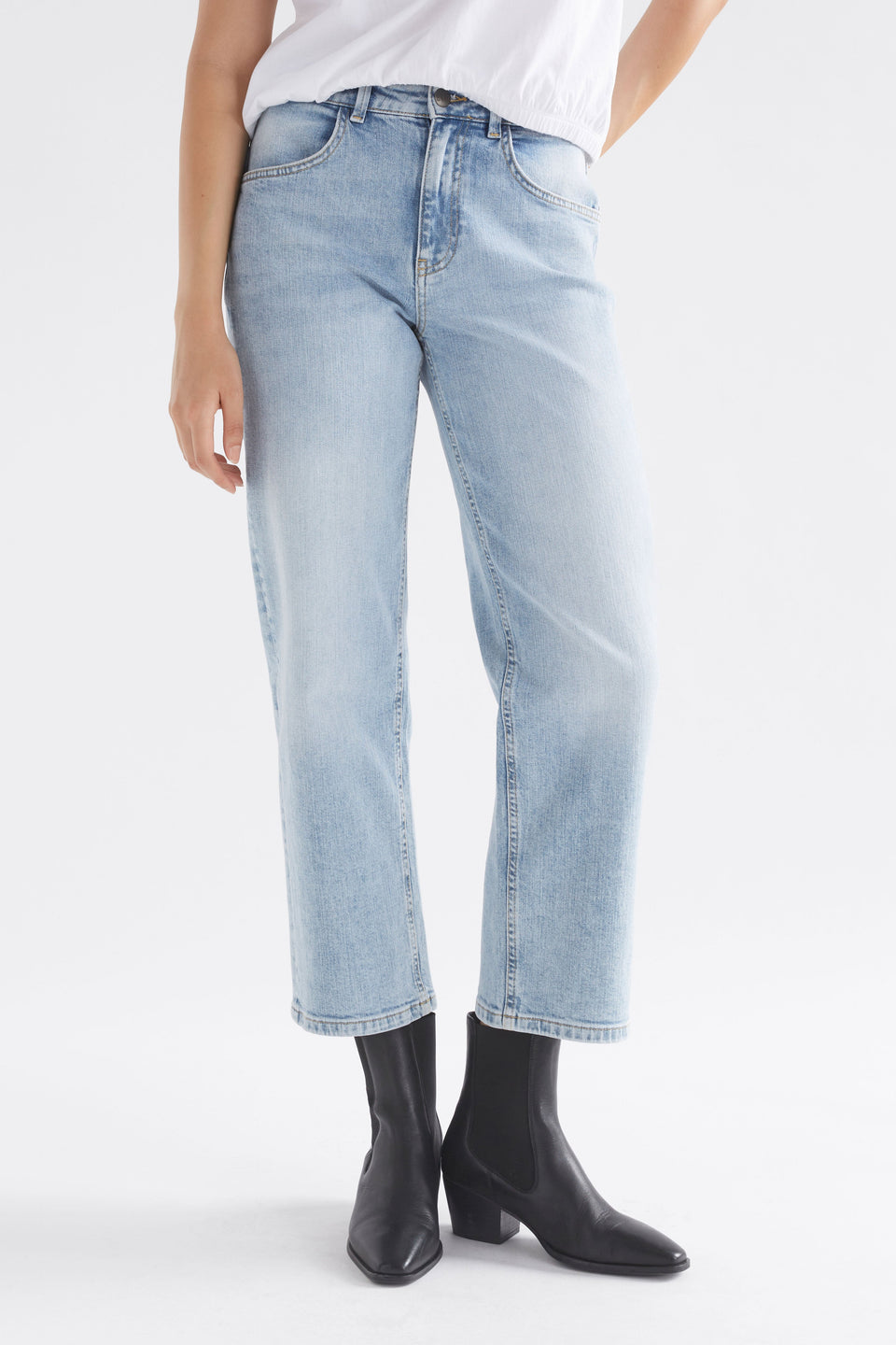 Ven Light Wash Mid Rise Regular Fit Jean Model Front | LIGHT WASH