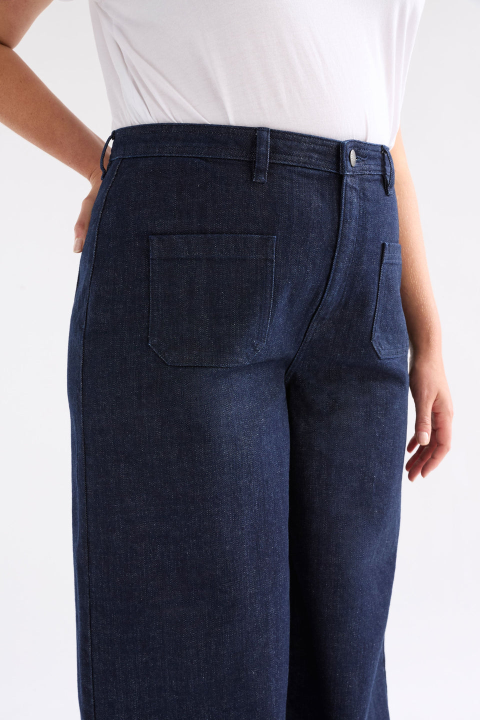 Sondern Flared Front Patch Pocket High Waisted Jean Model Chanel Front  detail | RINSE WASH