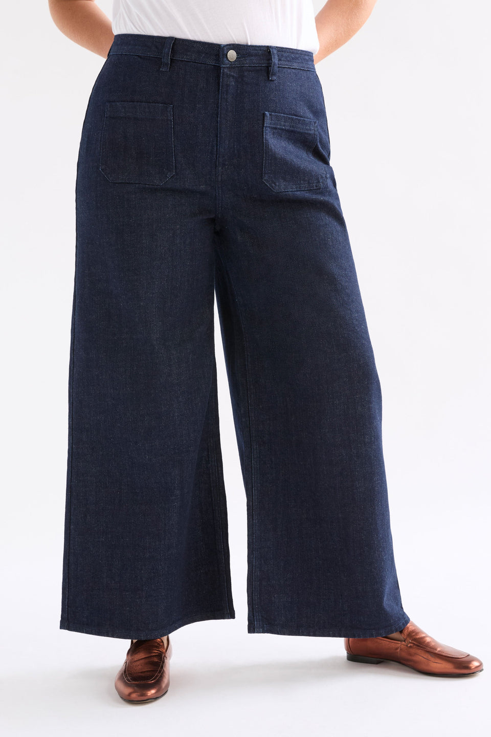 Sondern Flared Front Patch Pocket High Waisted Jean Model Chanel Front | RINSE WASH