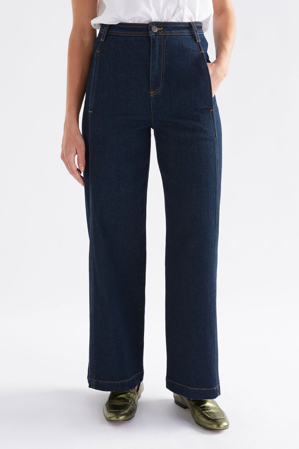 Myes Contrast Top Stich High Waist Flared Jean Model Front crop | DARK BLUE WASH