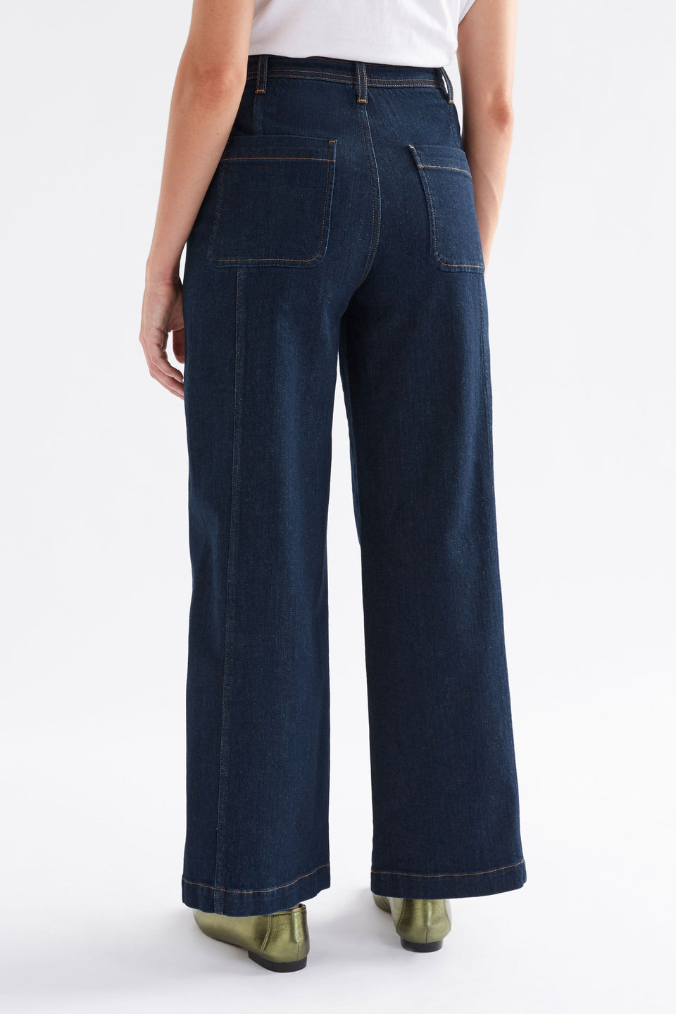 Myes Contrast Top Stich High Waist Flared Jean Model Back | DARK BLUE WASH