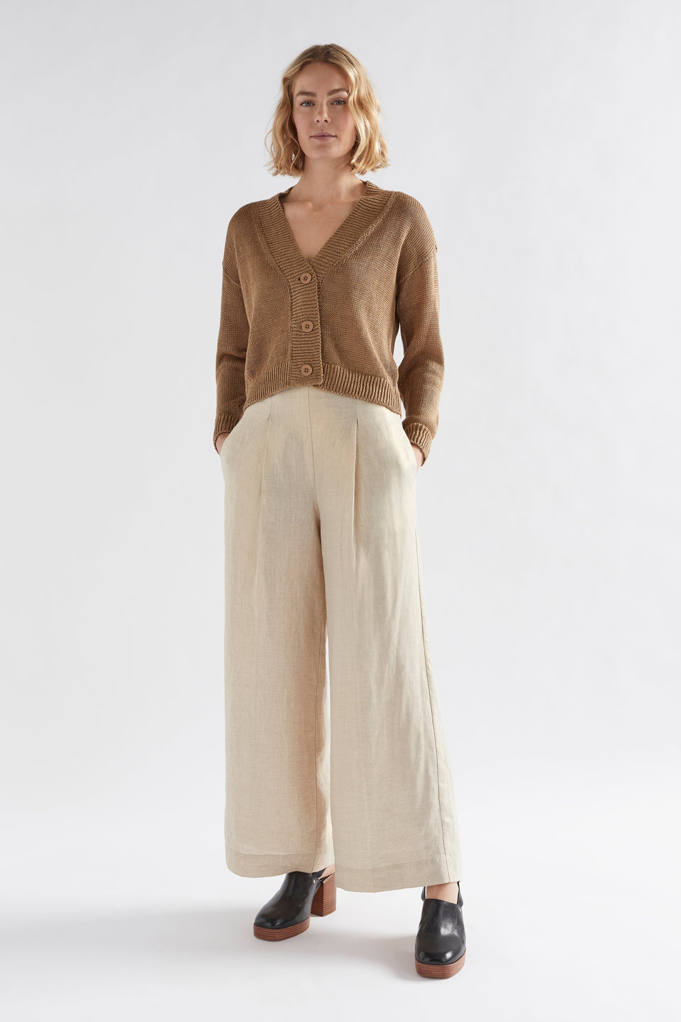 Keent Linen V-Neck Cardigan Model Front full body | CAMEL