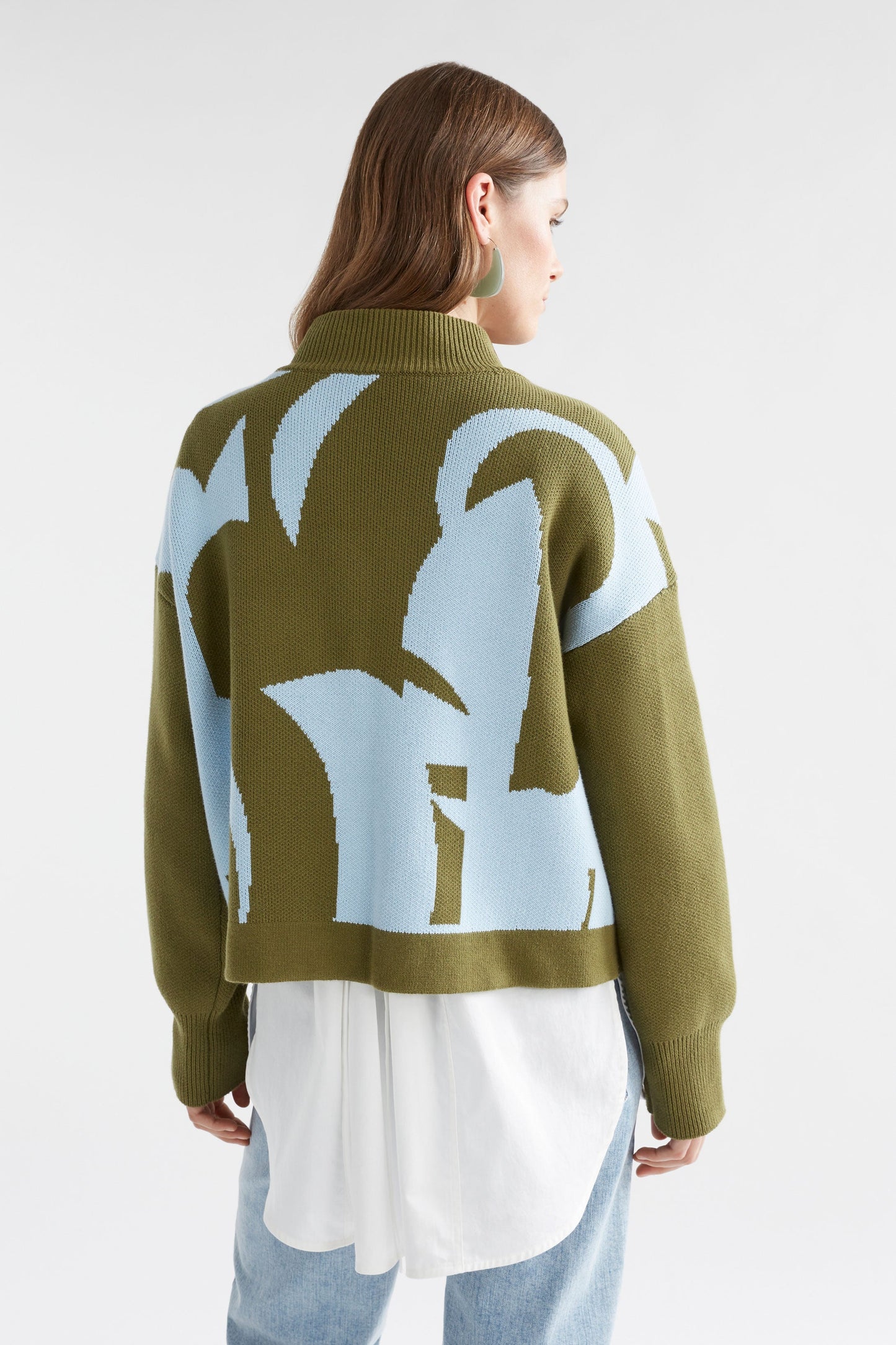 Leben Organic Cotton Jacquard Pattern Funnel Neck Knit Sweater Model Back | WASHER BLUE ARTICHOKE