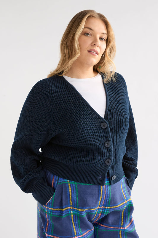 Saari Cardigan on Curve Model with print pant | BRIGHT NAVY