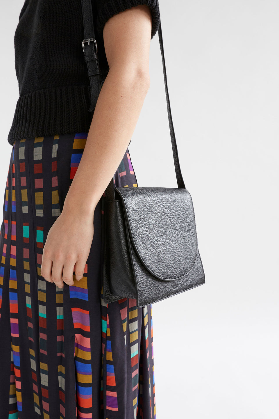 Sejer Structured Leather Crossbody Bag with Flap Closure Model | BLACK