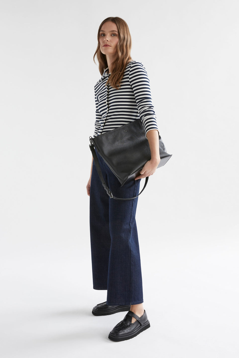 Olin Mid Sized Leather Shoulder Bag Model | BLACK