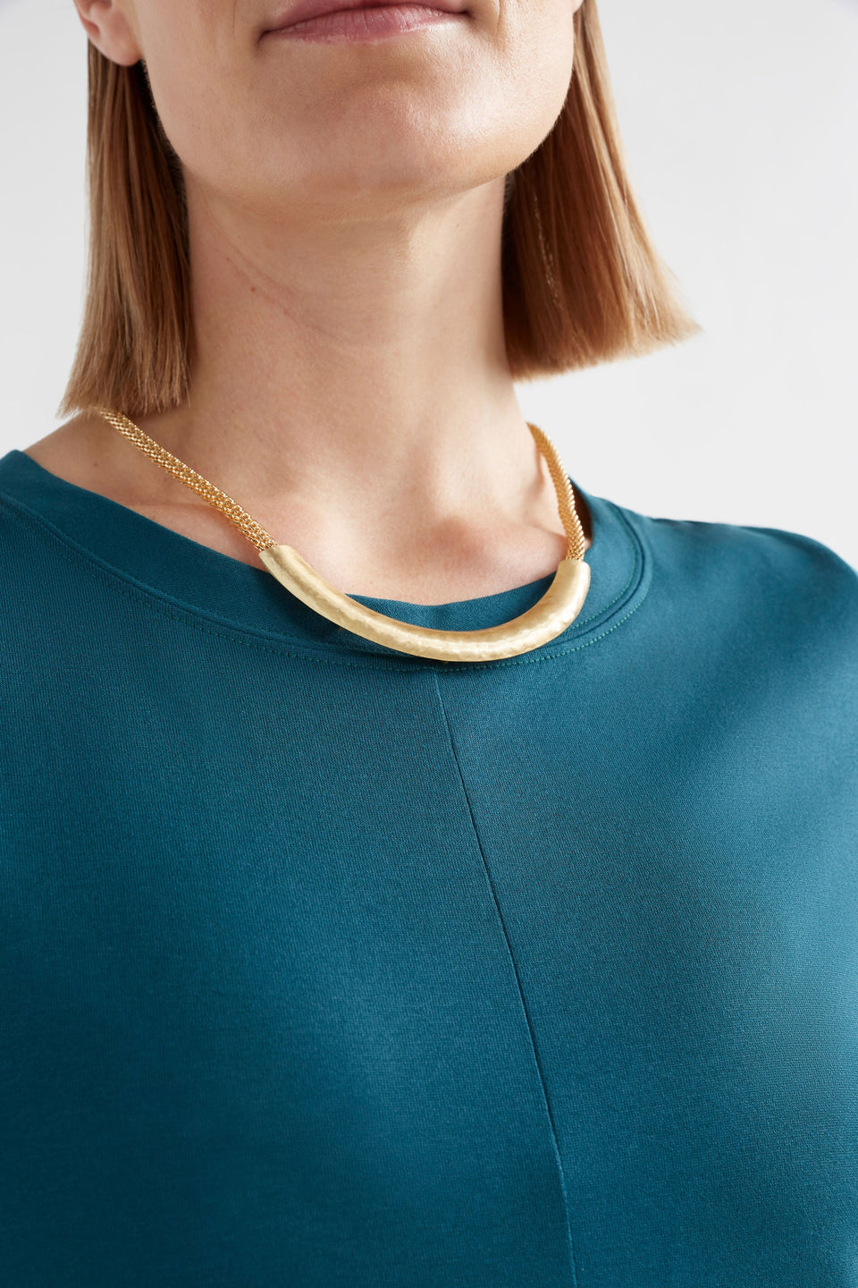 Gild Snake Chain Hammered Half Moon Pedant Metal Necklace Model Detail | GOLD