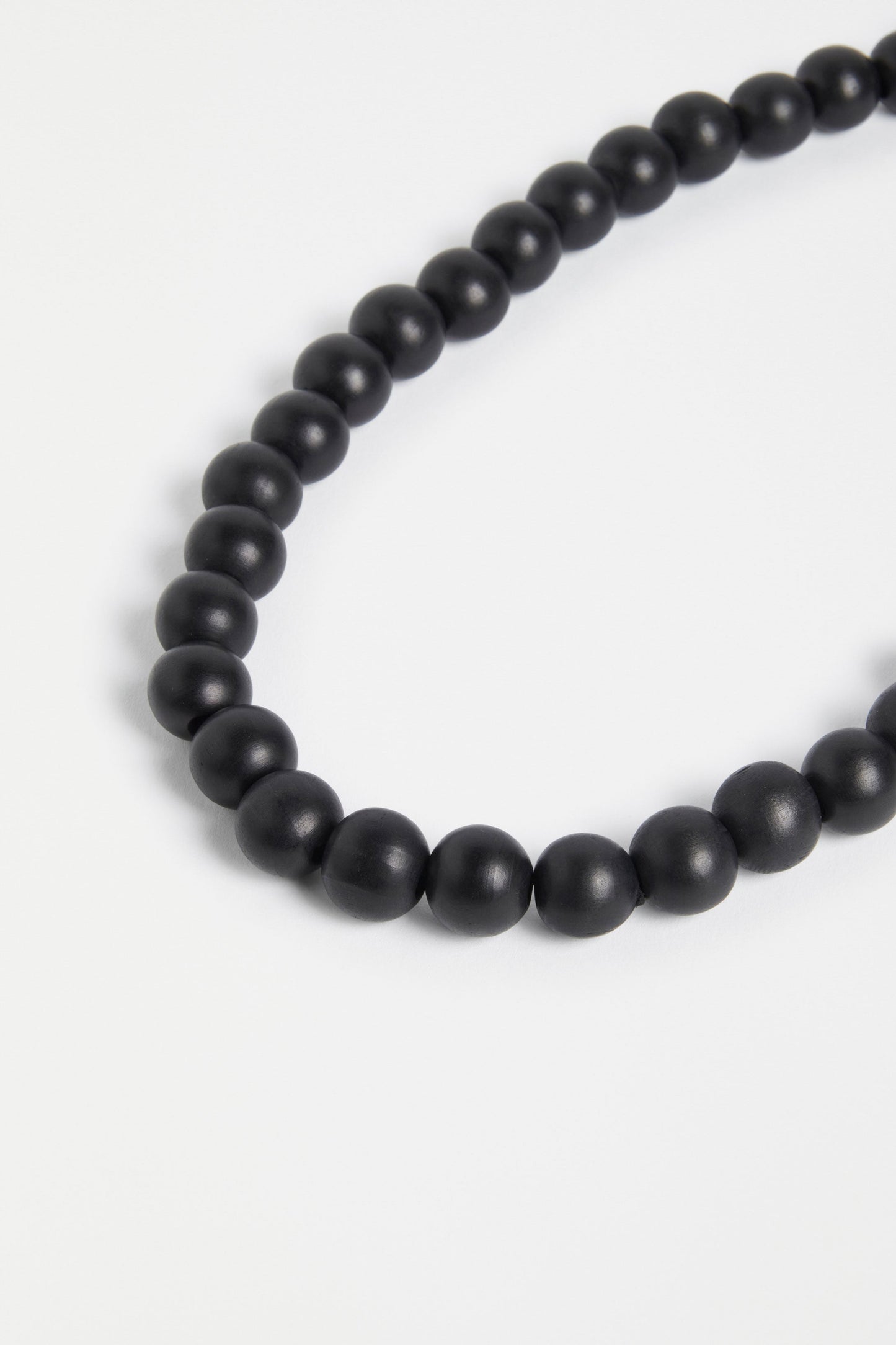 Anykke Chunky Wooden Bead Necklace Detail | BLACK