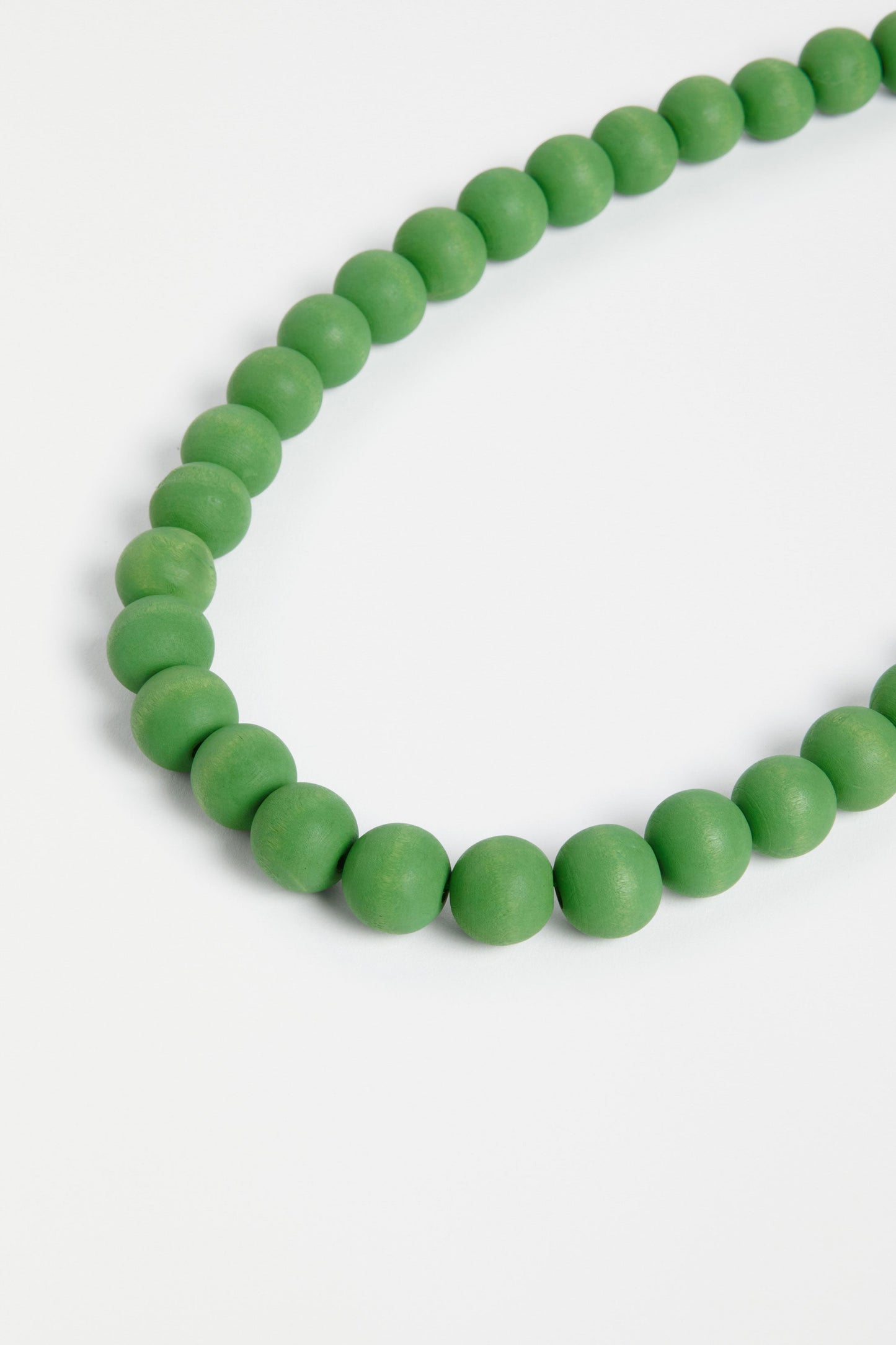 Anykke Chunky Wooden Bead Necklace detail | CELERY GREEN