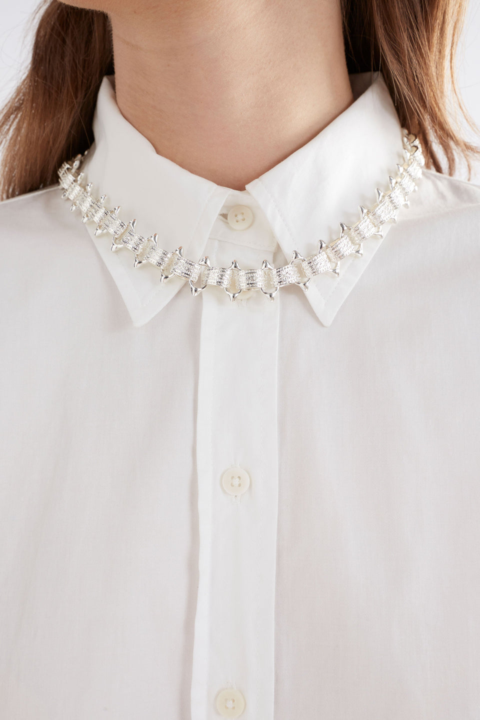 Hvass Chunky Metallic Short Necklace Model Detail | GOLD