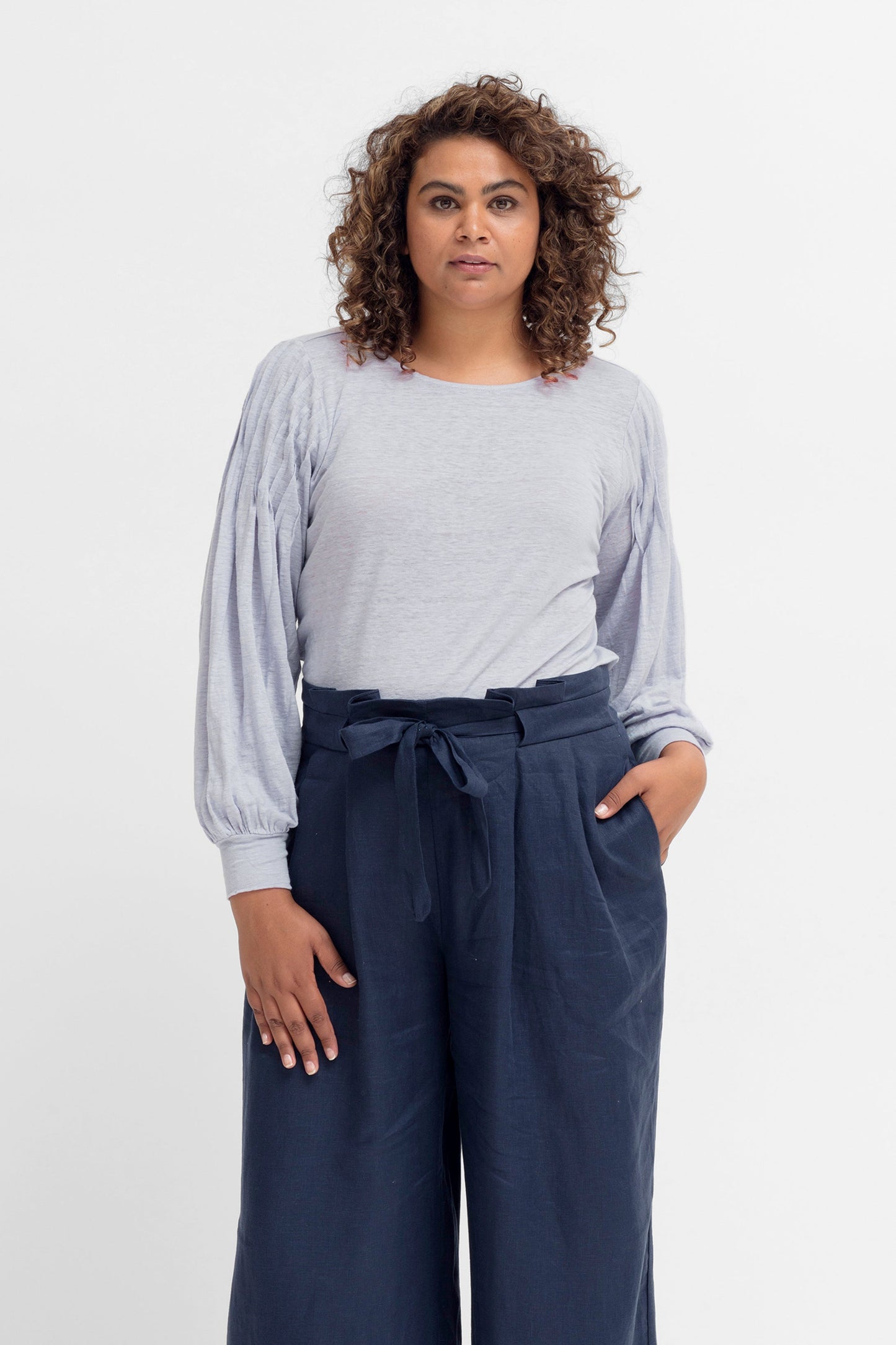 Darja Blouson Long Sleeve Linen Jersey Tshirt Model Front Anucia | LAVENDER