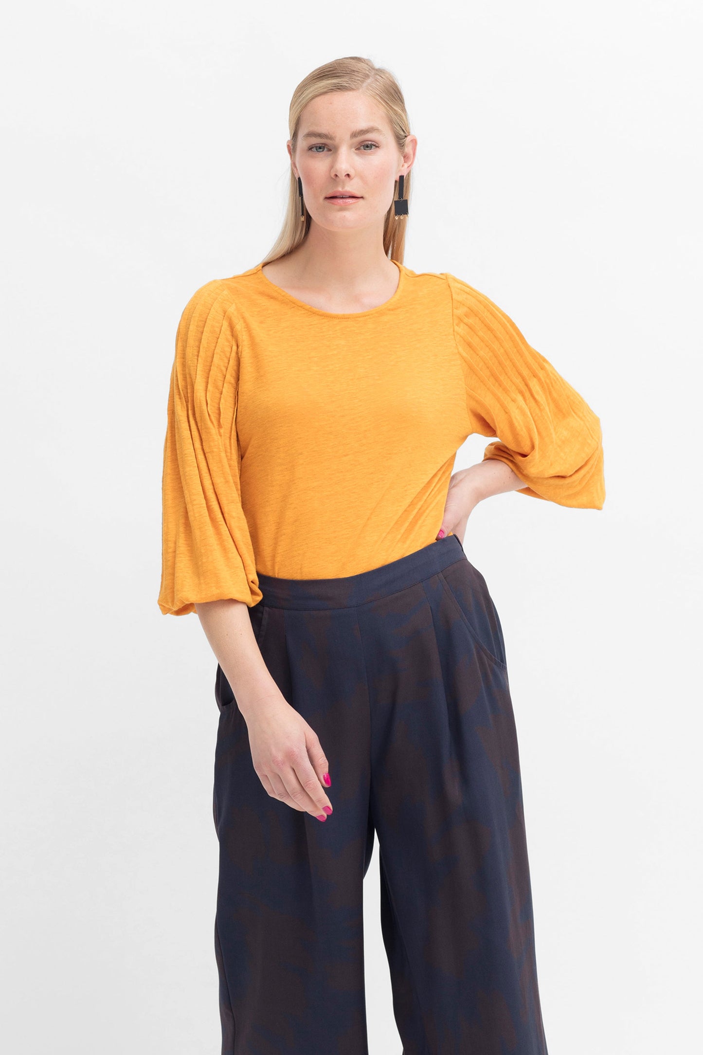 Darja Blouson Long Sleeve Linen Jersey Tshirt Model Front Tucked | TURMERIC
