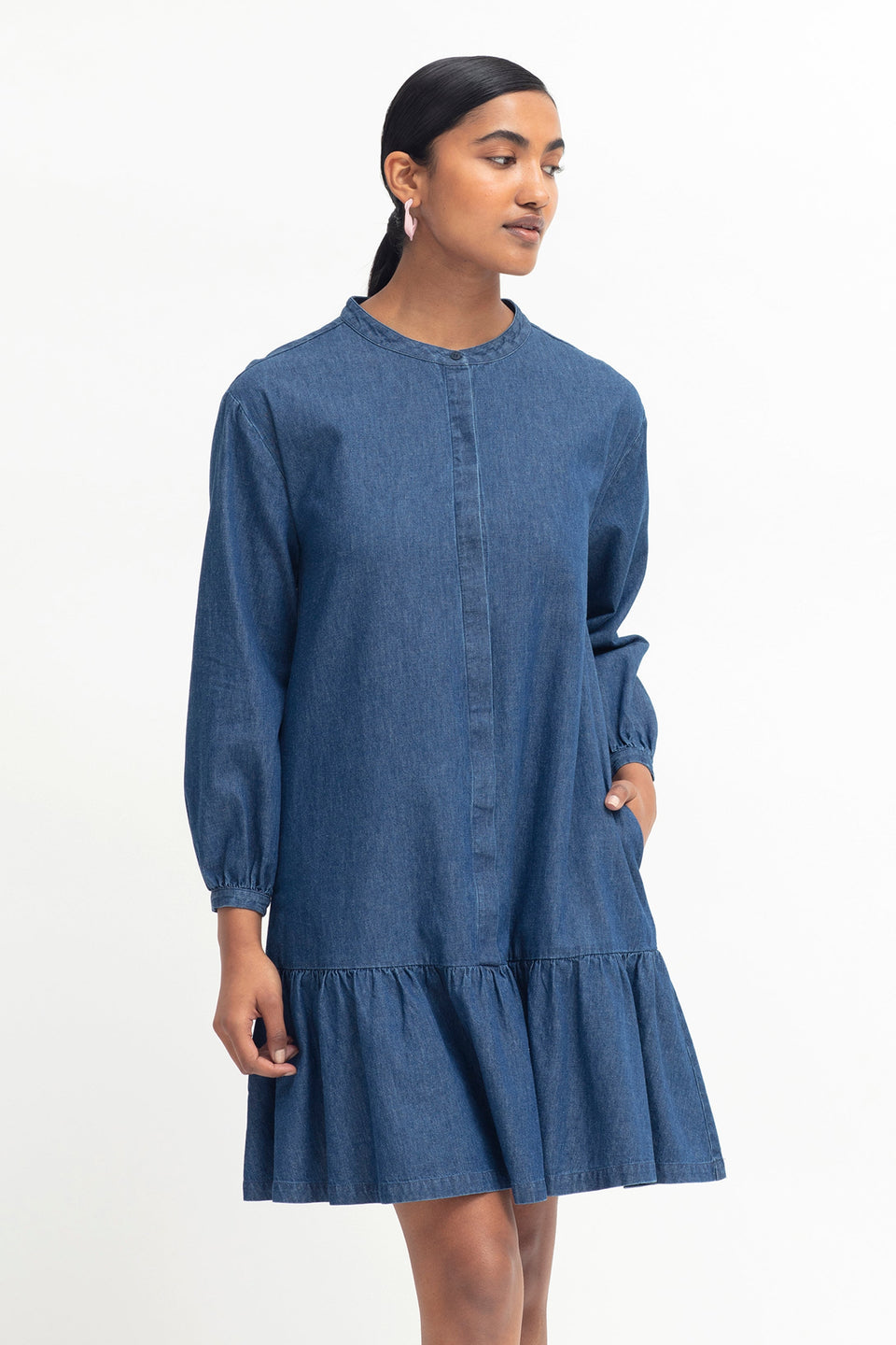 Jins Dropped Waist Ruffle Hem Long Sleeve Collarless Denim Dress Model Front | INDIGO