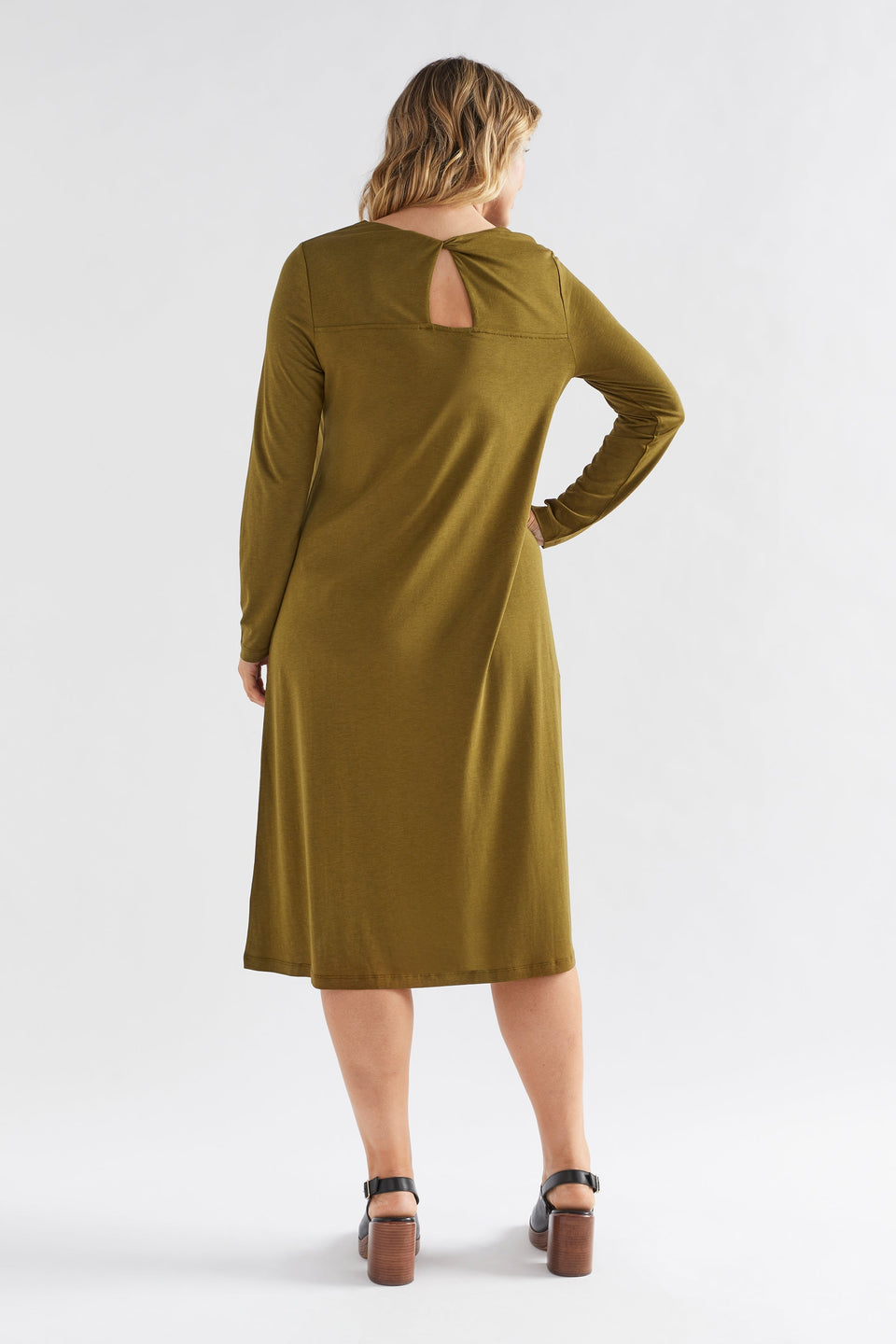 Torce Twist Back Long Sleeve Midi Jersey Dress Model Back | DARK CITRONELLE