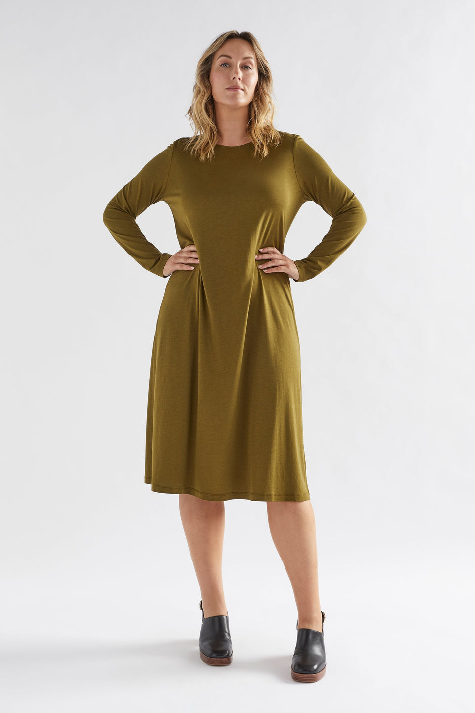 Torce Twist Back Long Sleeve Midi Jersey Dress Model Front | DARK CITRONELLE
