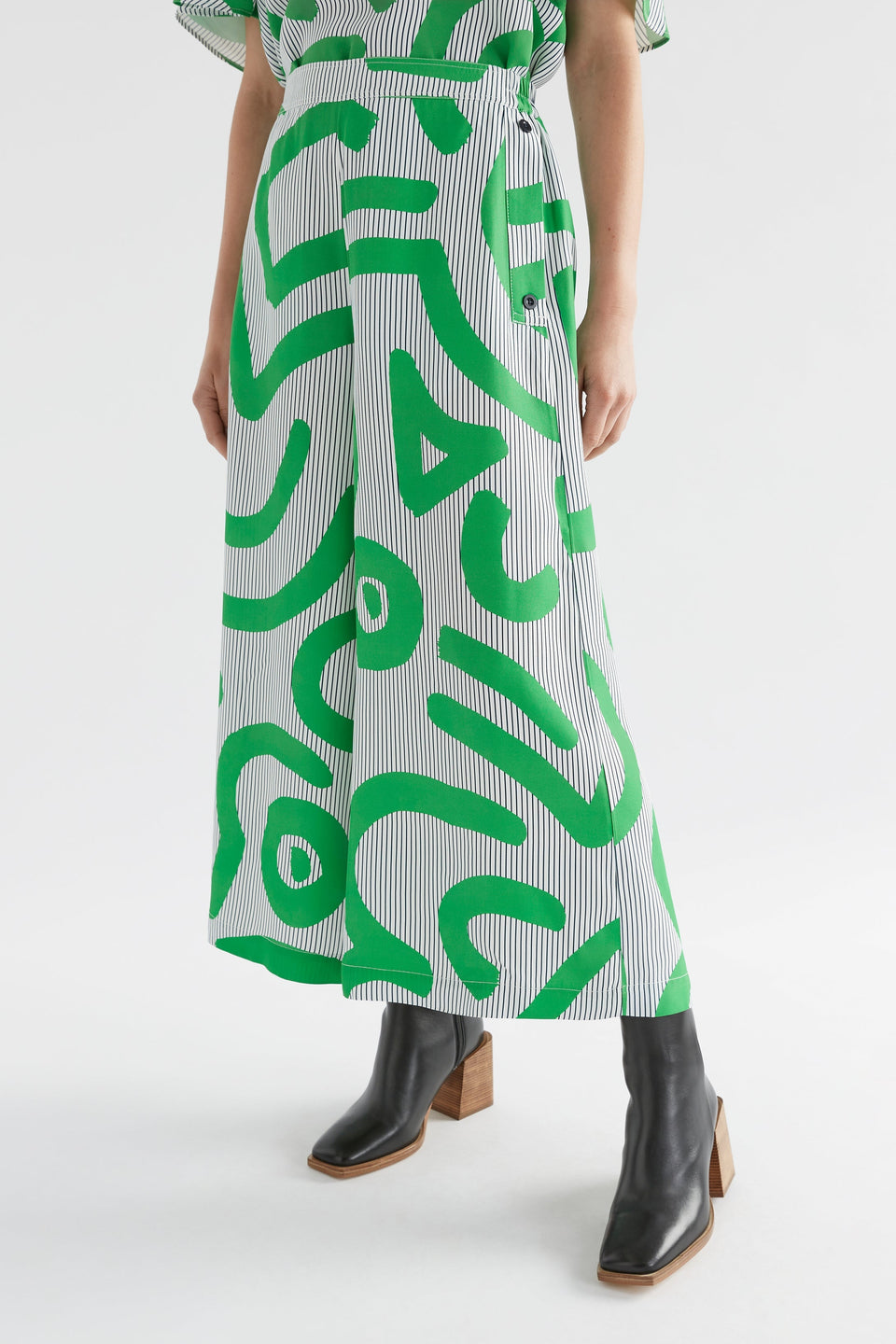 Deili Cropped Wide Leg Bold Print Pant Model angled Front crop | VARI PRINT