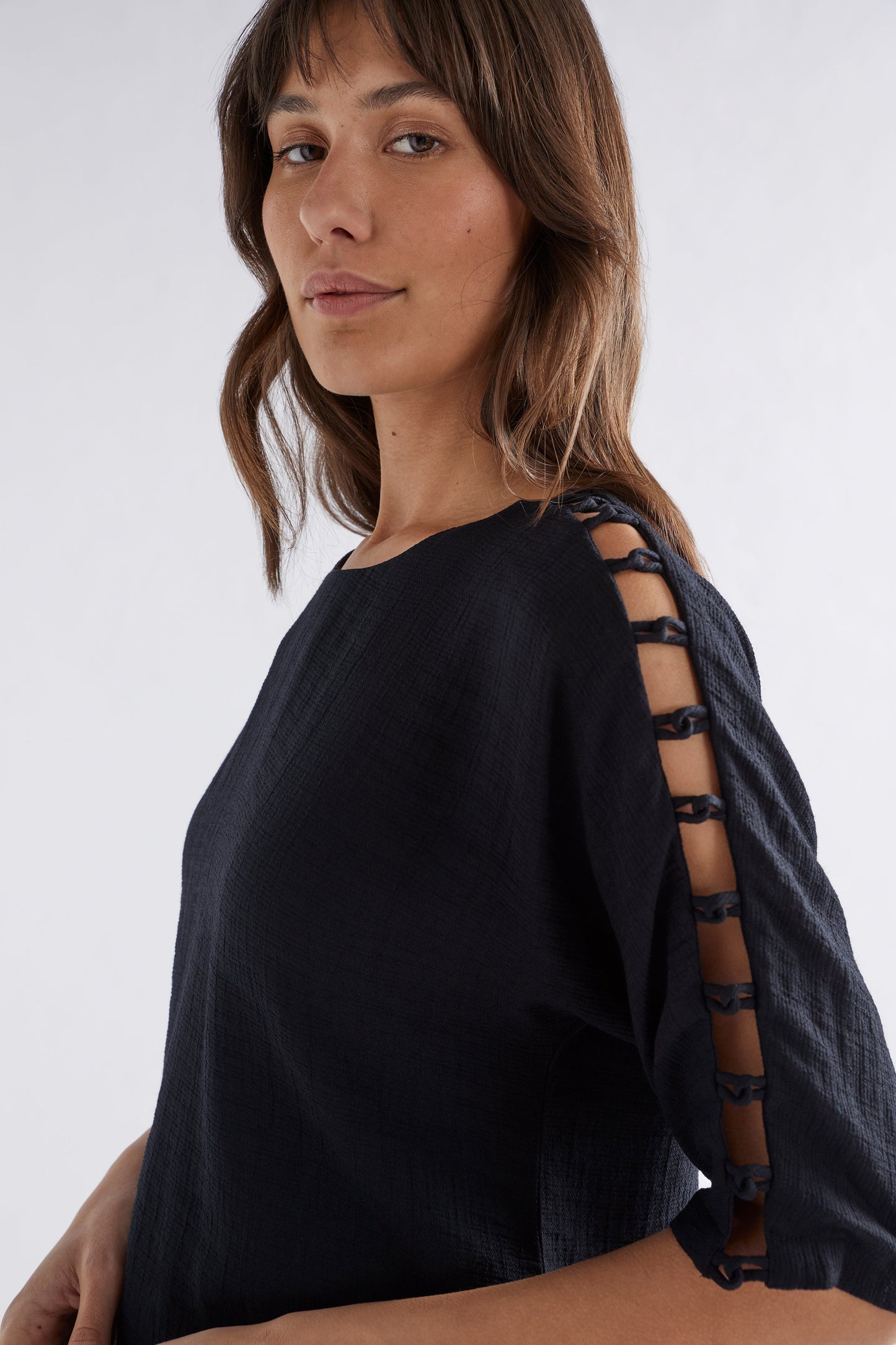 Loopt Crinkle Top with Loop Sleeve Detail Model Detail | BLACK