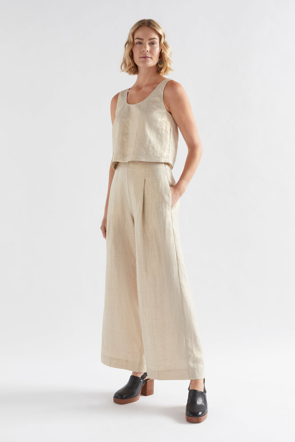 Metalen Gold Linen Wide Leg High Waisted Pant Model Front | GOLD LINEN