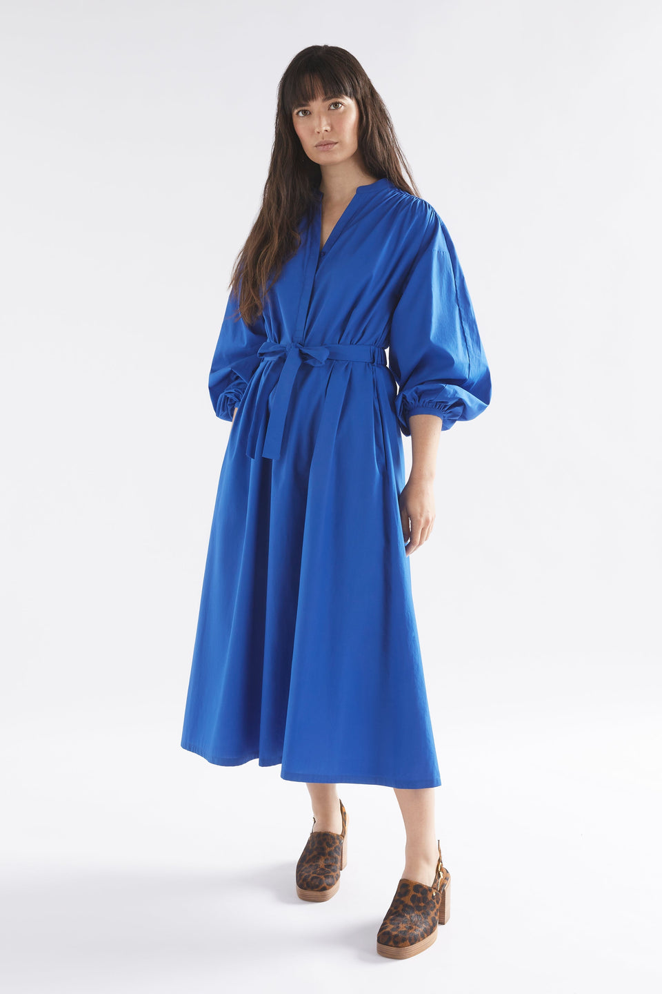 Deze Balloon Sleeve Waisted Cotton Midi Dress Model Front | ULTRAMARINE