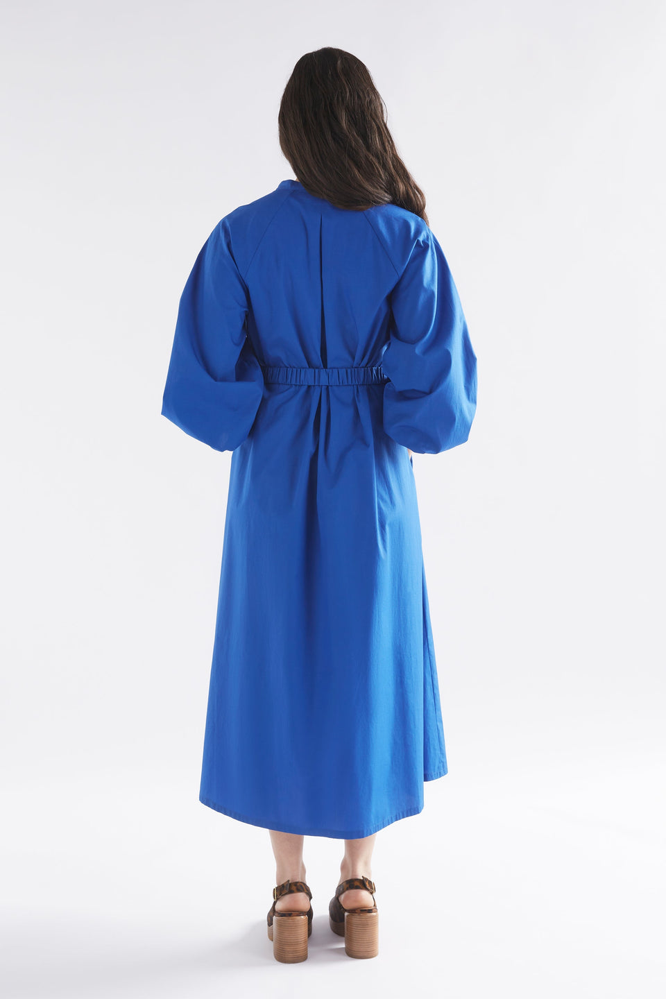 Deze Balloon Sleeve Waisted Cotton Midi Dress Model Back | ULTRAMARINE