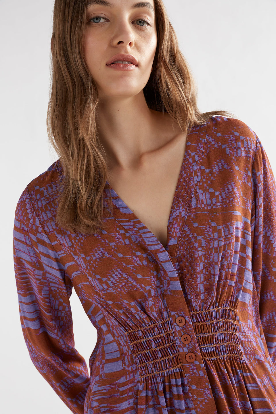 Neil Long Sleeve Shirred V-Neck Print Top Model Front detail | MAGIC PRINT
