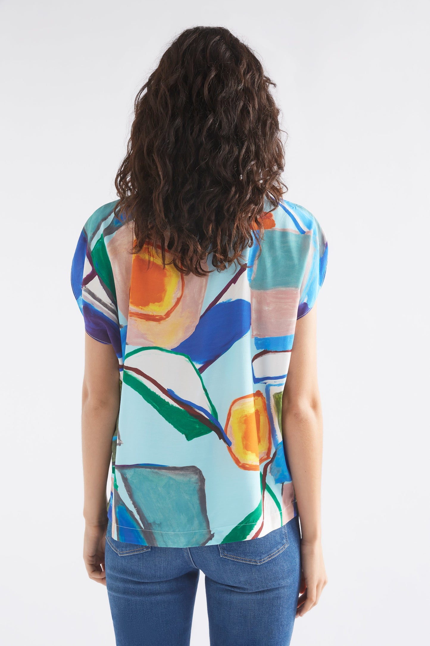 Kash Print Circle Sleeve Silky Top Model back | SUN PRINT