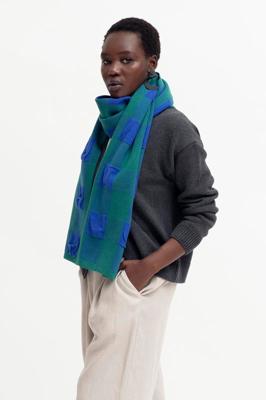 Karo Large Gingham Pattern Knitted Scarf Model Front | ELECTRIC BLUE GREEN GINGHAM