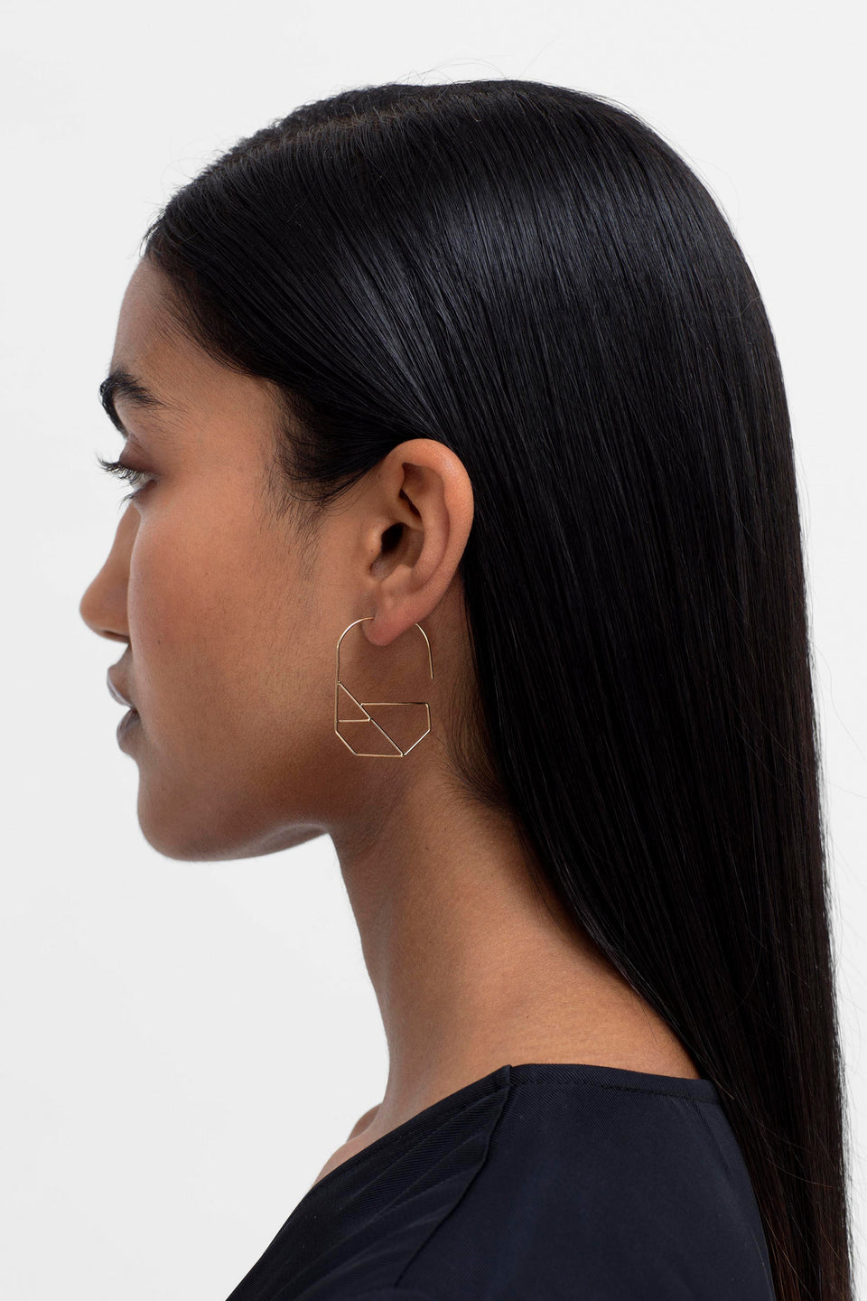 Atton Fine Lightweight Geometric Hoop Earring Model Front GOLD