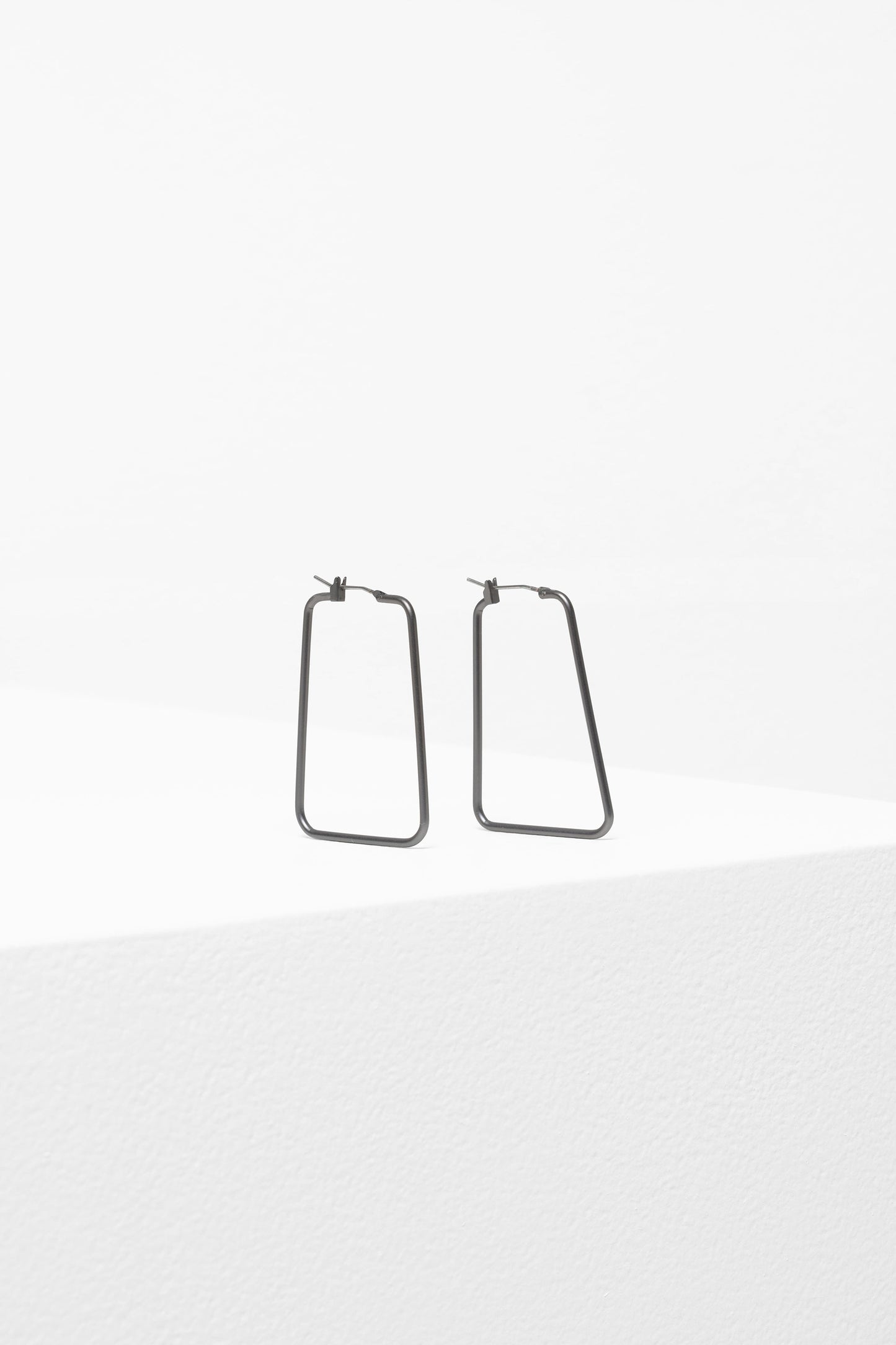 Nes Asymmetric Rectangle Hoop Fine Metal Earring | GUNMETAL