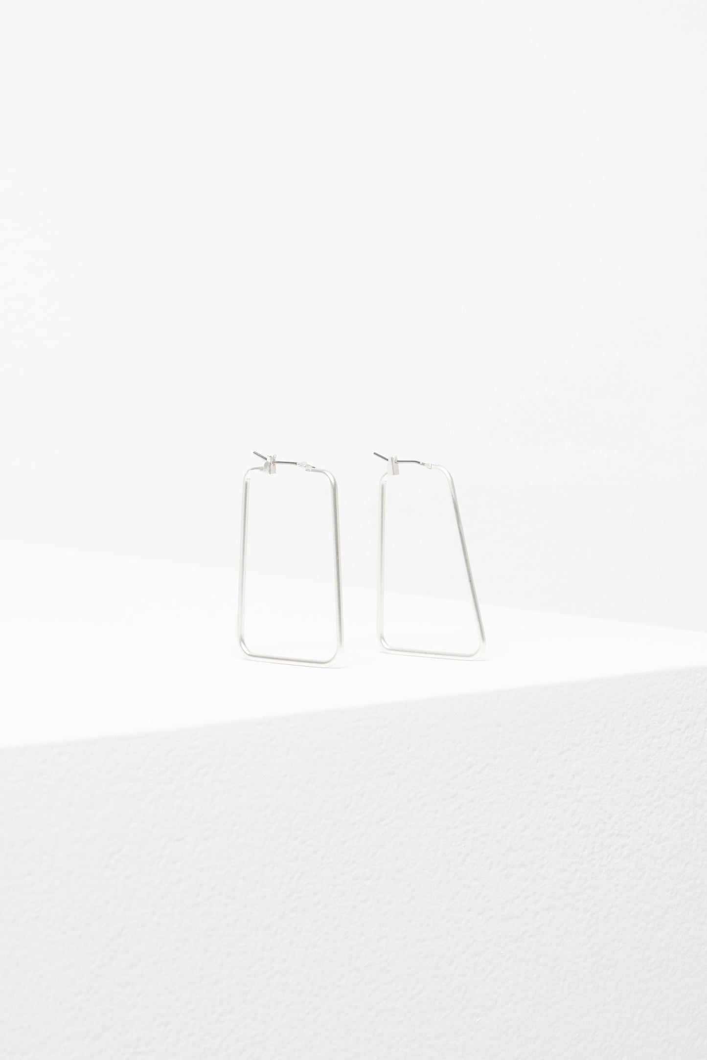 Nes Asymmetric Rectangle Hoop Fine Metal Earring | SILVER