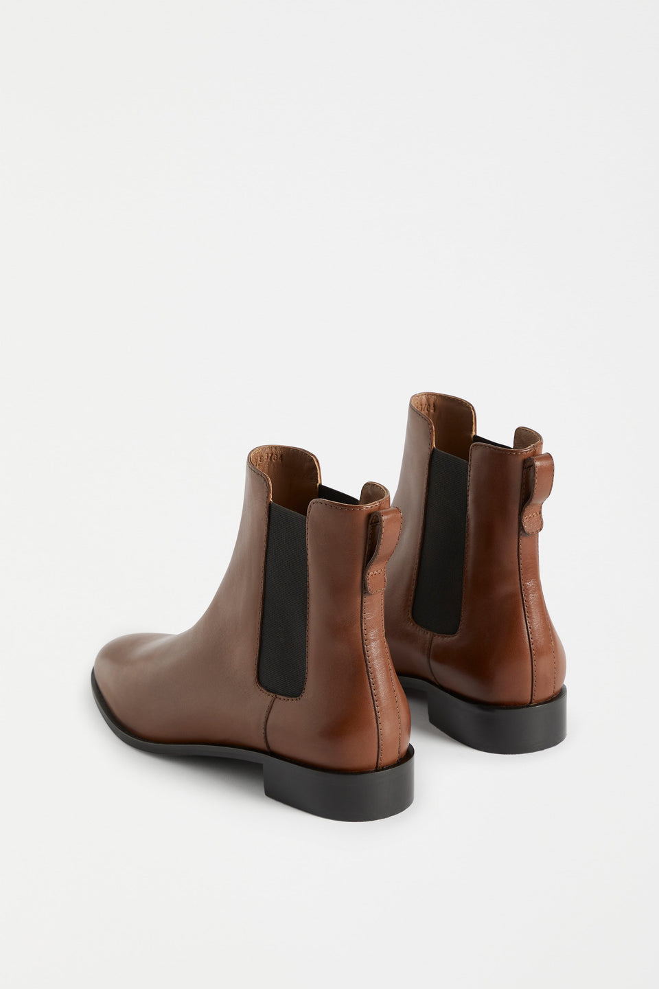 Okka Low Heel Tapered Gusseted Flat Boot Angled Back | DARK TAN