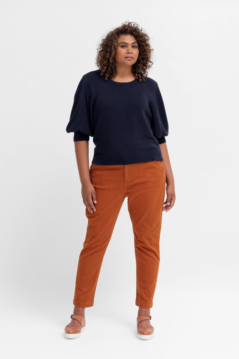 Mysa Organic Cotton Slim Leg Stretch Jean Model Front Anucia | NUTMEG