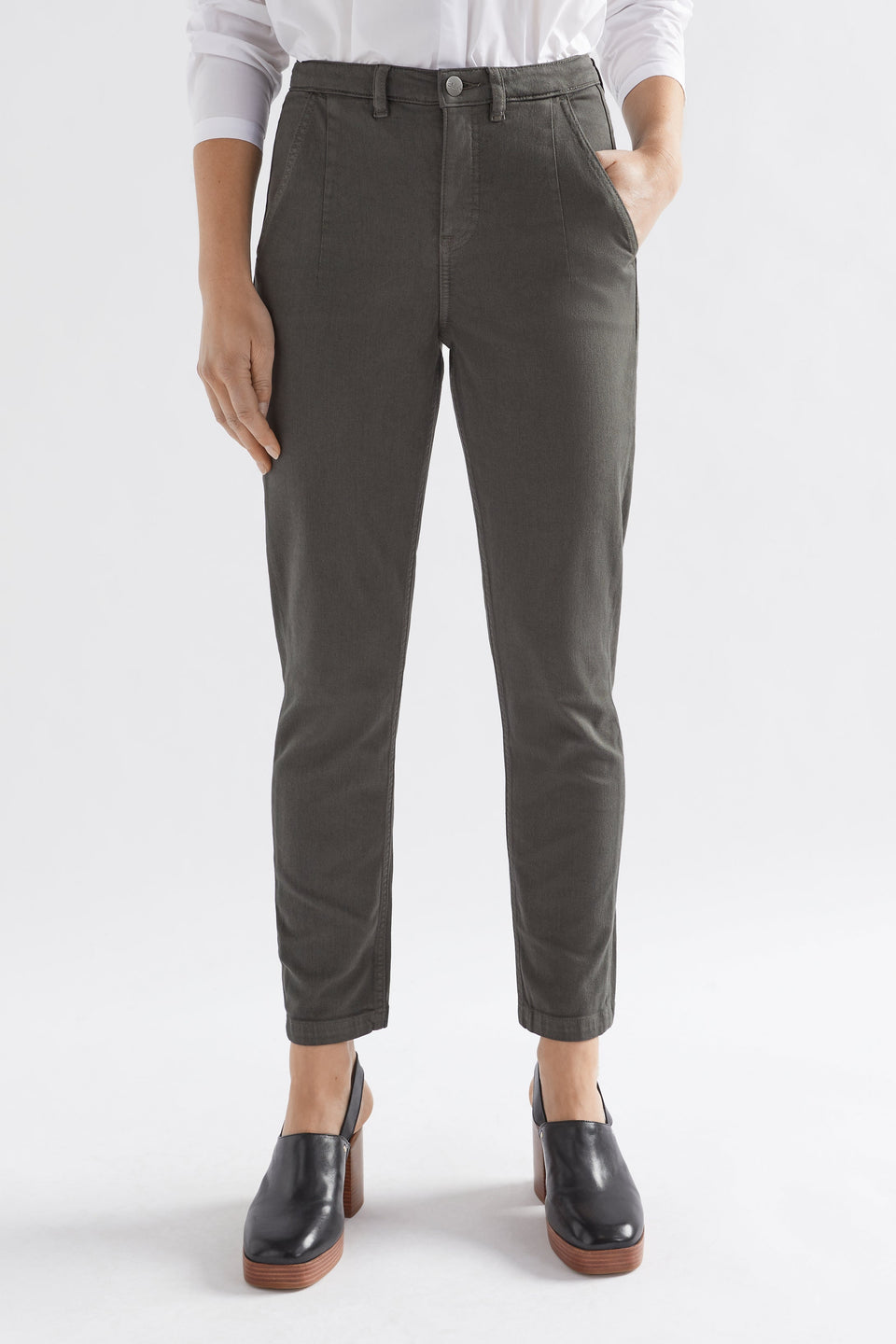 Mysa Organic Cotton Slim Leg Stretch Jean Model Front crop Jess | OLIVE SLATE