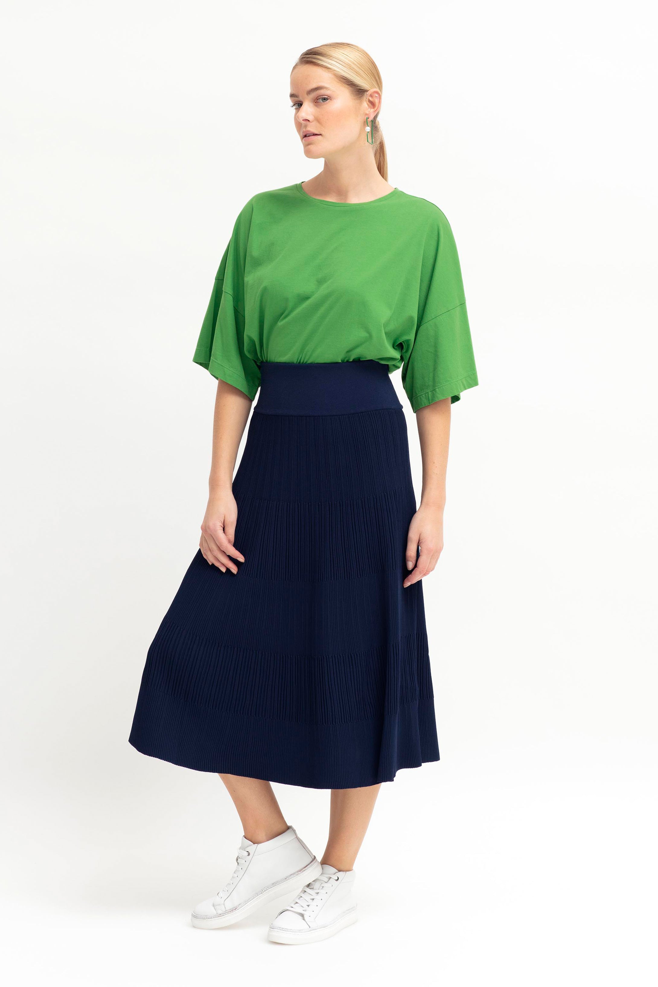 Strak Ribbed Ottoman Stitch A-line Midi Knit Skirt Model Front Full Body | STEEL BLUE