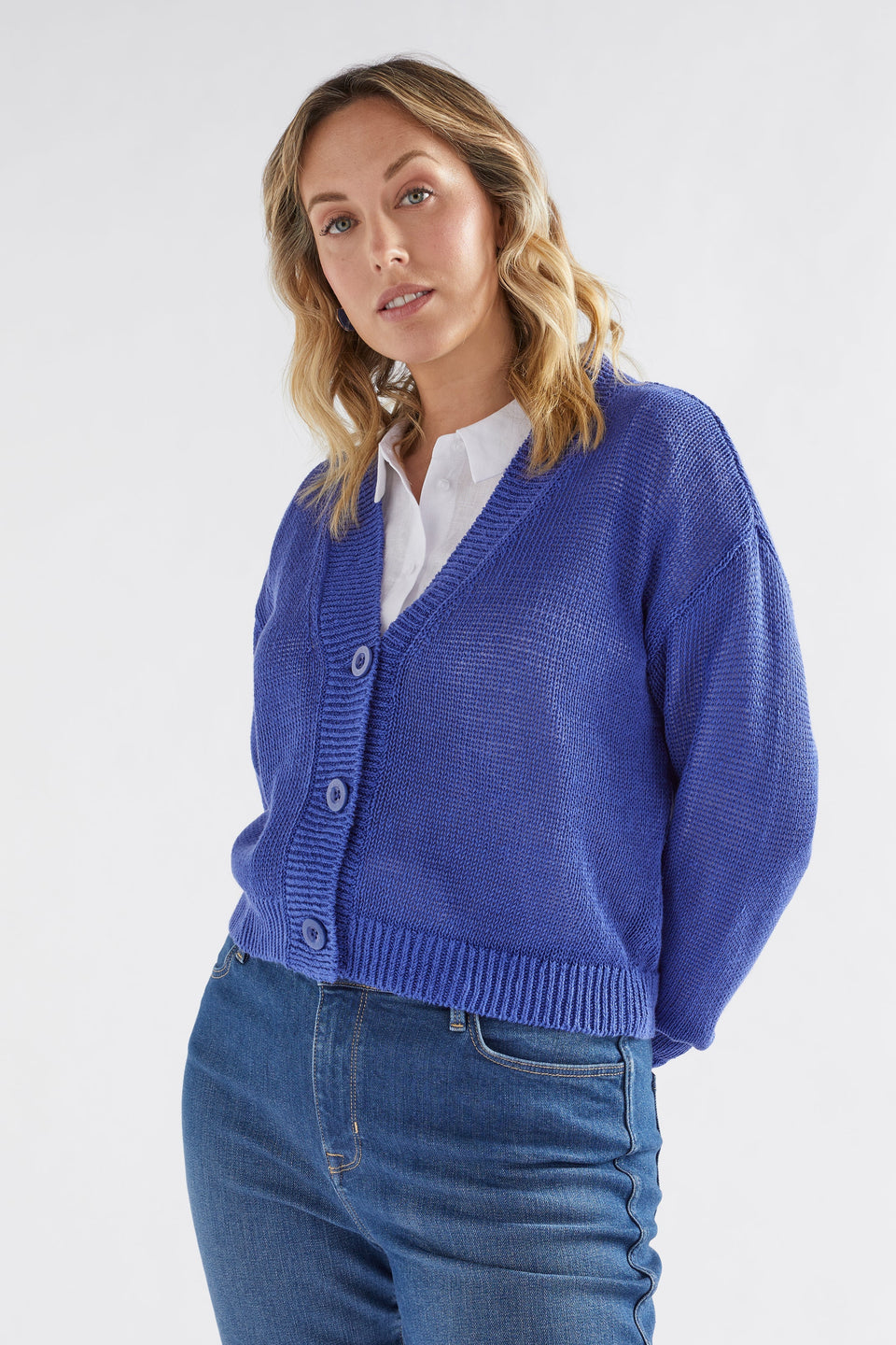 Keent Linen V-Neck Cardigan Model Front | BRIGHT BLUE