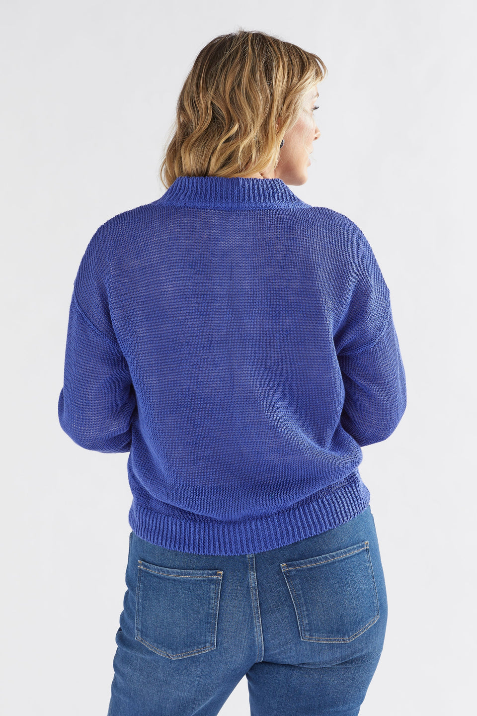 Keent Linen V-Neck Cardigan Model Back | BRIGHT BLUE