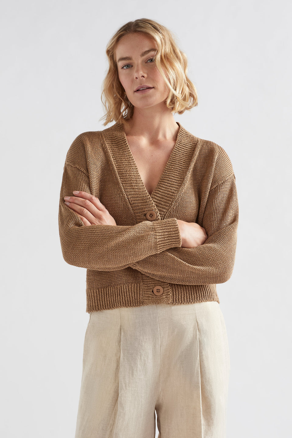 Keent Linen V-Neck Cardigan Model Front | CAMEL