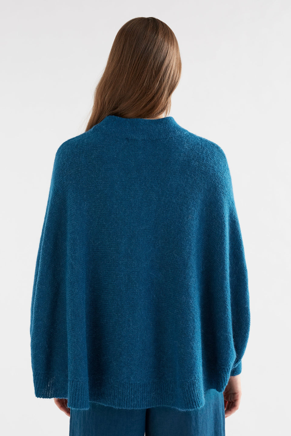 Palmen Alpaca Merino Mock Neck Sleeved Poncho Model Back | PEACOCK