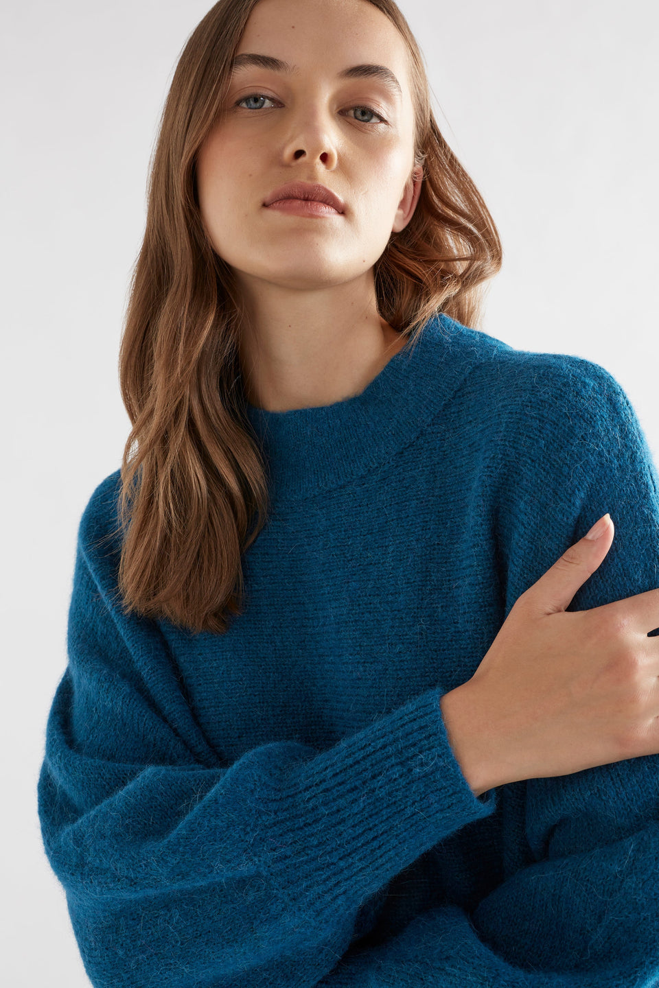 Palmen Alpaca Merino Mock Neck Sleeved Poncho Model Front Close Up | PEACOCK