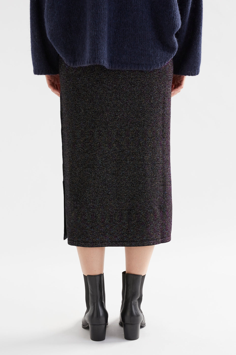 Galaxy Metallic Thread Knit Pencil Skirt Model back | BLACK MULTI METALLIC